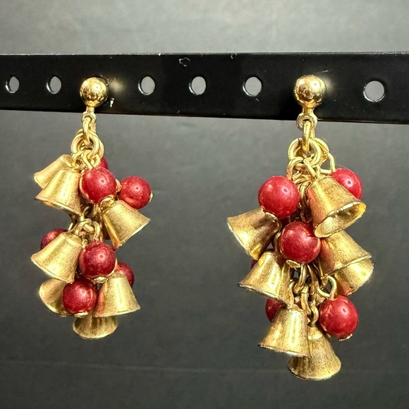 VTG Gold Tone Dangle Drop Christmas Bells & Red Balls/Beads  Earrings By Avon - Picture 2 of 6